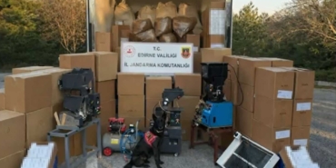 Edirne’de kaçak tütün operasyonu: Tonlarca malzeme ele geçirildi