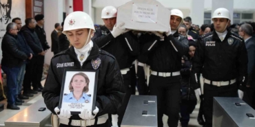 Annesini öldüren babasına "Neden kıydın anneme" feryadı