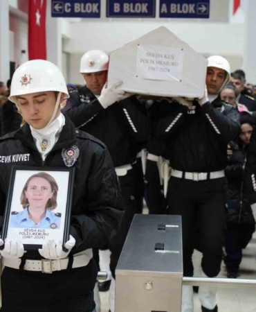 Annesini öldüren babasına "Neden kıydın anneme" feryadı