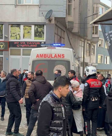 Tartıştığı komşusunu bıçakla yaraladı