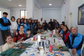 Ailece ahşap boyadılar