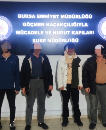 Bursa’da 13 düzensiz göçmen ve 4 organizatör yakalandı