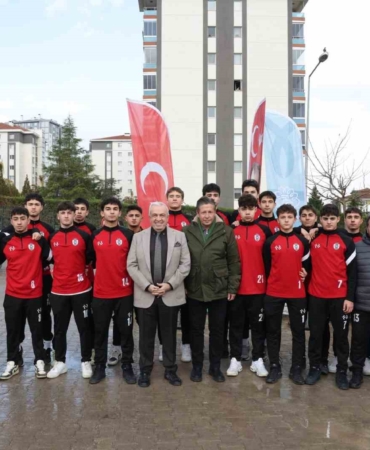 Başkan Şadi Özdemir’e Kızılcıklı’da çocuklardan kaykay park talebi geldi