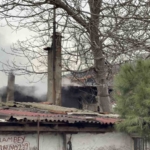 Arnavutköy’de yaşlı adamın yaşadığı gecekondu alev alev yandı