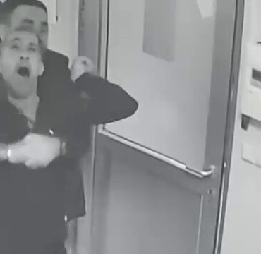 Engelli çalışan, güvenlik görevlisinin heimlich manevrasıyla hayata tutundu