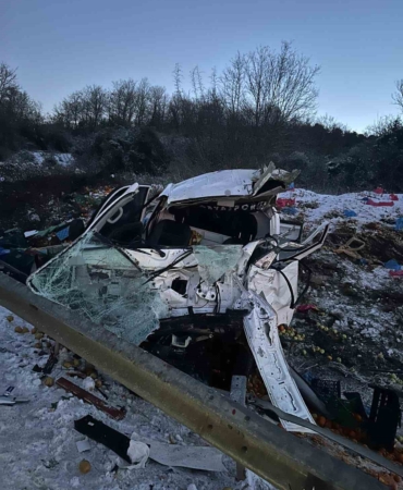 Sakarya’da kamyonet takla attı: Baba ve oğlu yaralandı