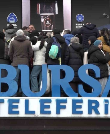 500 metreyi aşan kuyruk, sadece ona binebilmek için