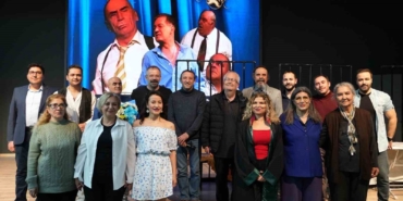 Gömeç Kent Tiyatrosu izleyenleri kahkahaya boğdu