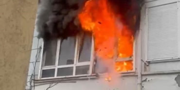 Yangın sırasında patlayan buzdolabı motoru evi harabeye çevirdi