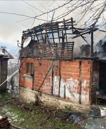 İnegöl’de korkutan yangın: tek katlı ev küle döndü