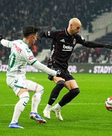 Trendyol Süper Lig: Beşiktaş: 1 - Konyaspor: 1 (İlk yarı)