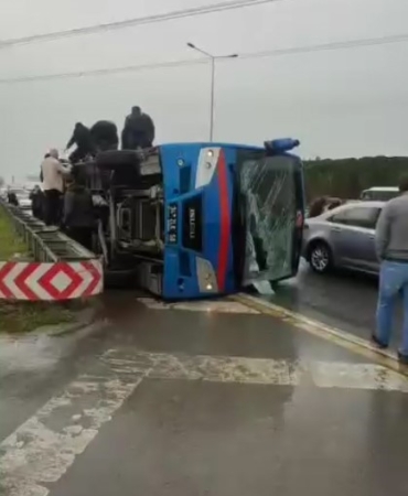 Kağıthane’de cezaevi nakil aracı devrildi: 2 jandarma personeli ağır olmak üzere 19 yaralı
