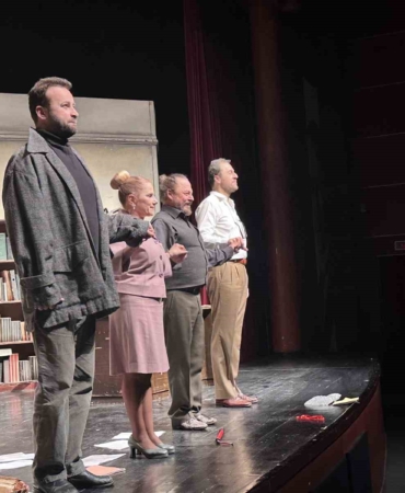 Devlet Tiyatrosu’nun unutulmaz oyunu Profesyonel son kez sahnedeydi