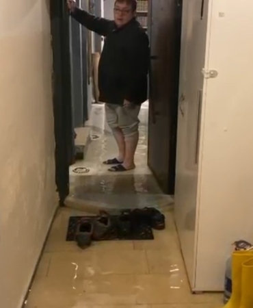 Arnavutköy’de sağanak yağışta ev ve iş yerlerini su bastı