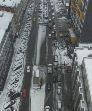Esenyurt’ta kar yağışı etkili oluyor, beyaza bürünen bölge havadan görüntülendi