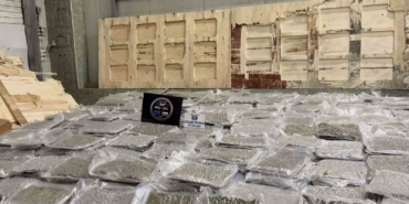 Kontrplaklar arasına gizlenen 700 kilo esrar sınırda ele geçirildi