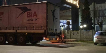 TIR’ın dorsesinden düşen işçi yaralandı