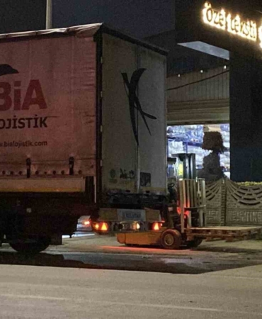 TIR’ın dorsesinden düşen işçi yaralandı