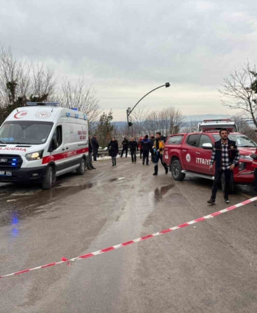 Yolcu otobüsü şarampole yuvarlandı, çok sayıda yaralı var