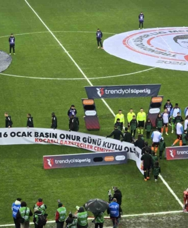 Kocaelispor, Trabzonspor maçına 16 Ocak pankartıyla çıktı