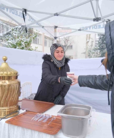 İnegöl Belediyesi’nden öğrencilere ücretsiz çorba ikramı