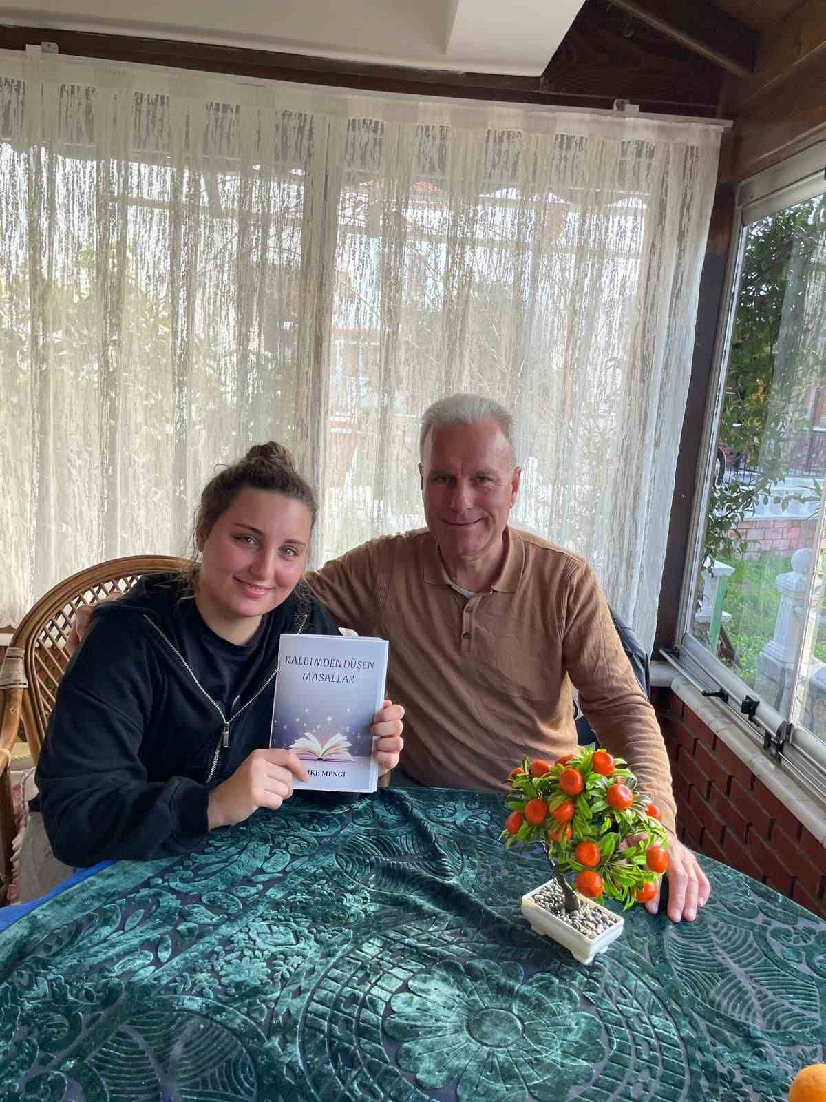 Burhaniye’de üniversiteli Melike’nin ilk kitabı çıktı