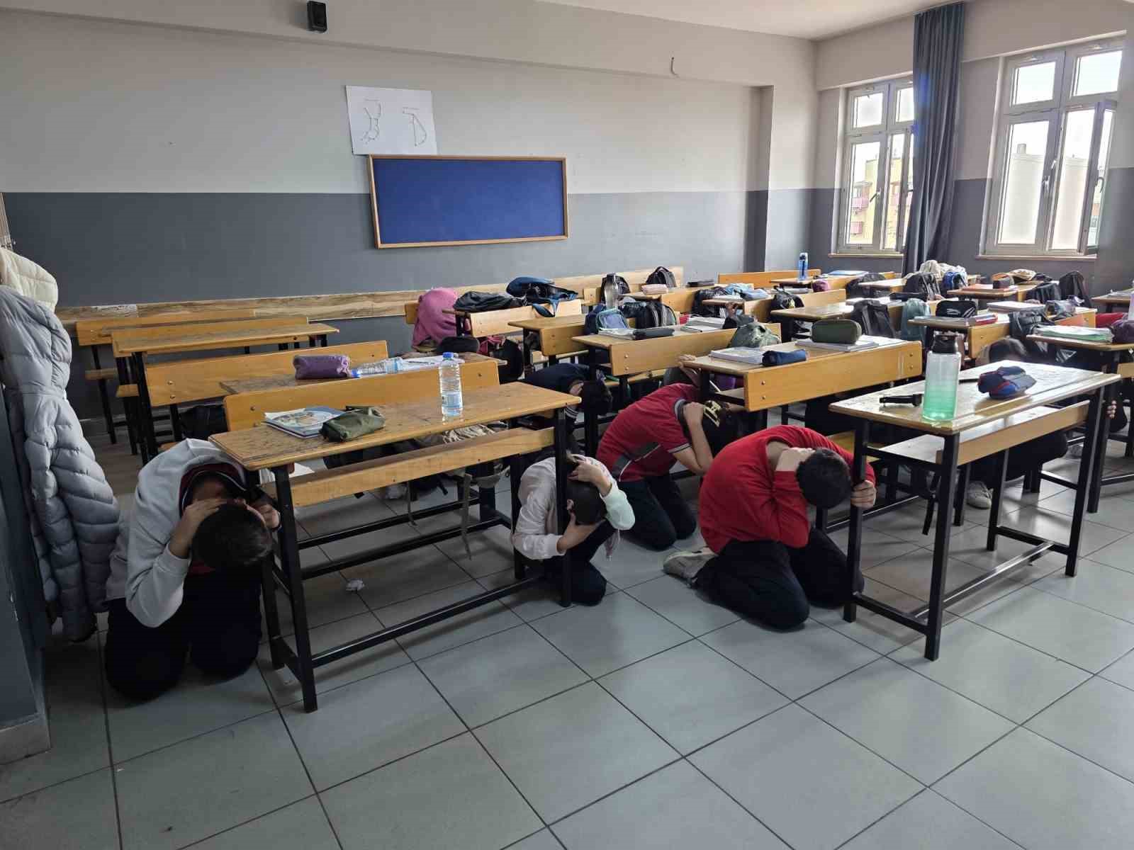 Darıca’da 37 bin öğrenciye uygulamalı afet eğitimi