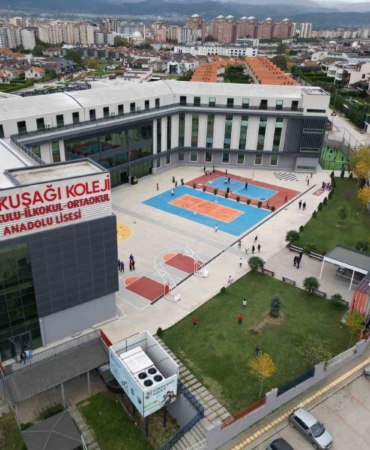 Gökkuşağı Koleji’nde çifte gurur