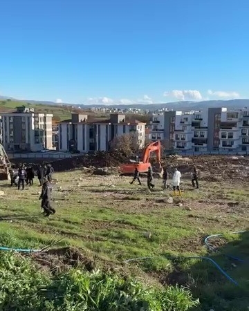 Bursa’da inşaat sahasında patlama kontrolden çıktı... Araçlar, binalar hasar aldı