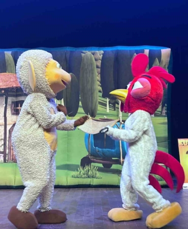 Başiskele’de yarıyıl tatilindeki çocuklar "Kuzucuk" müzikalini izledi