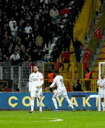 Beşiktaş taraftarı yönetimi istifaya davet etti