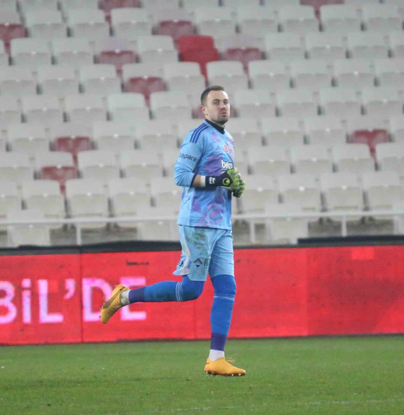 Beşiktaş’ta Mert Günok ile yollar ayrıldı