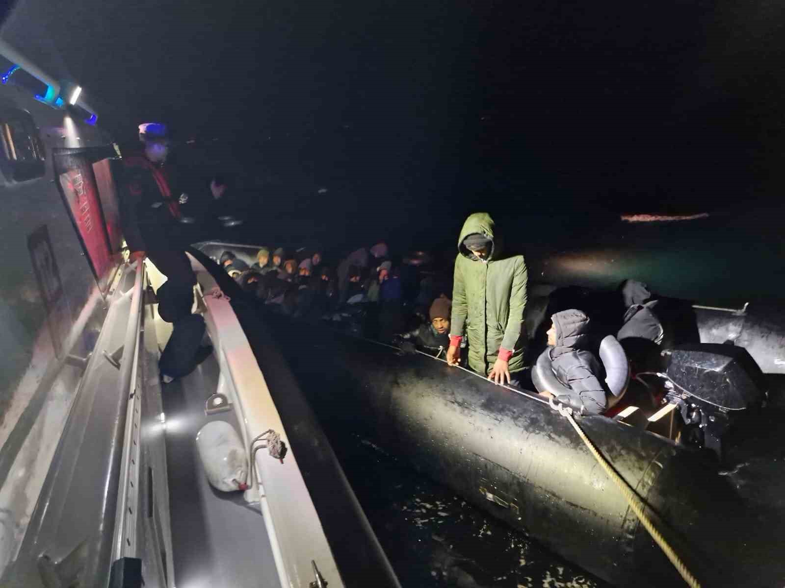 Balıkesir açıklarında 3’ü çocuk 29 göçmen yakalandı