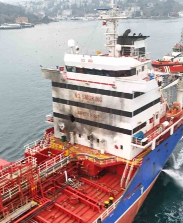 Odessa’da Ruslar tarafından vurulan Türk gemisi İstanbul Boğazı’nda