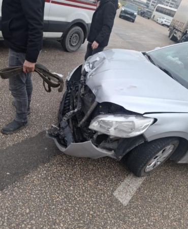 Çöp kamyonuyla arkadan gelen otomobilin arasına sıkışan işçi hayatını kaybetti