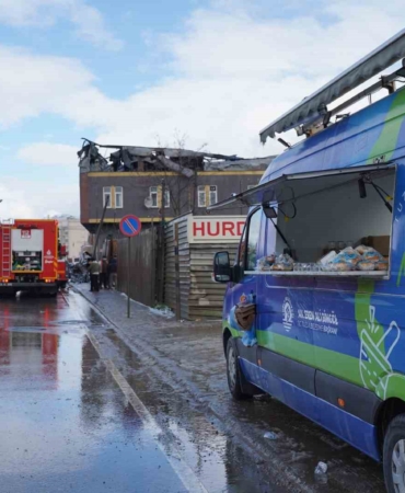 Tuzla Belediyesi’nden yangından etkilenen vatandaşlara destek