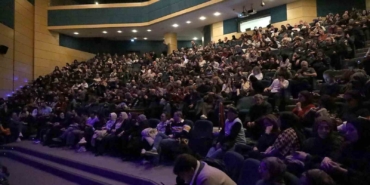 Sakarya’da "Güne Bakan Cam Kırıkları" oyunu sahnelendi