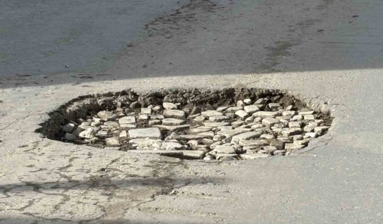 Edirne’de bozuk yollar sürücülerin çilesi oldu