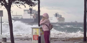 Fatih’te lodos nedeniyle adeta denizle kara birleşti