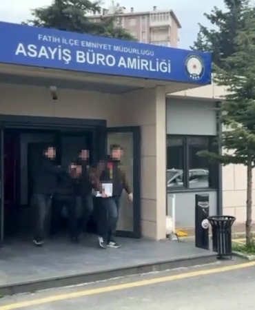Tartıştığı kişiyi silahla vurup başında bekledi
