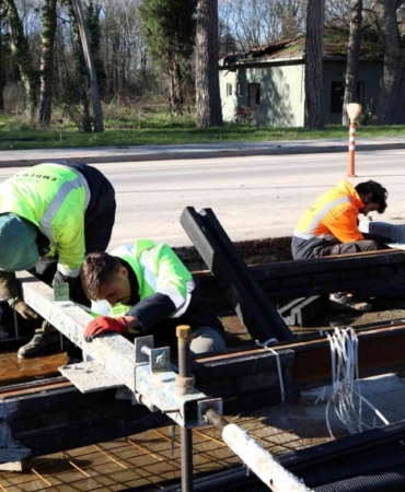 Kartepe tramvay hattında ray döşeme çalışmaları başladı