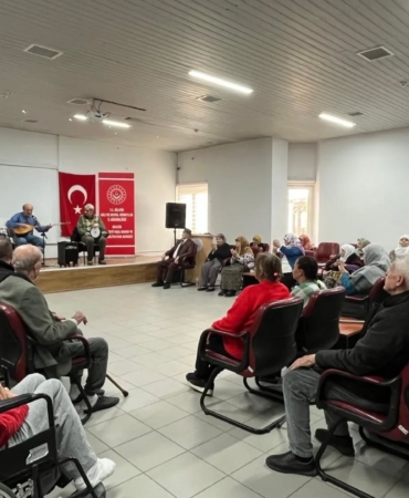 Huzurevinde halk oyunları ile renkli anlar yaşandı
