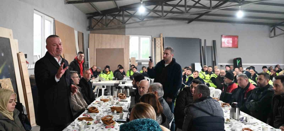 Başkan Karabatı, emekçileri kahvaltıda ağırladı