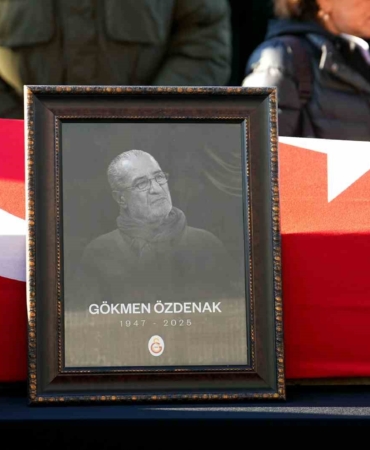 Gökmen Özdenak için stadyumda tören düzenlendi