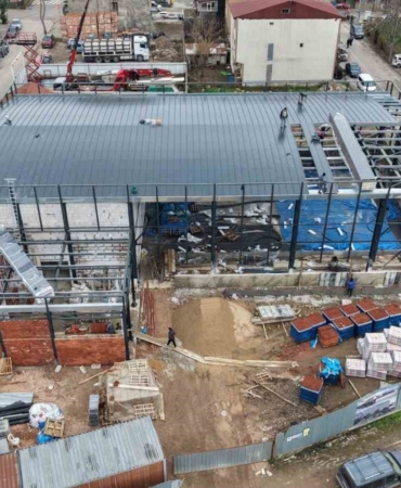 Başiskele Vezirçiftliği Kapalı Spor Salonu inşaatı sürüyor