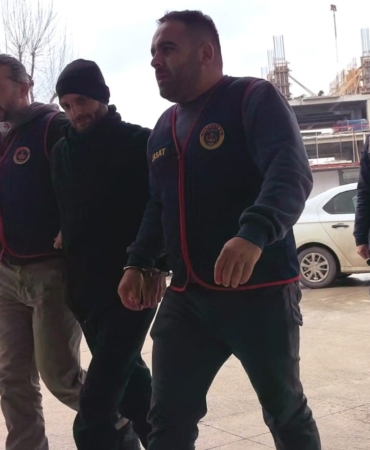 Tekel bayiye tüfekle ateş açıp 2 kişiyi yaralayan cezaevi firarisi yakalandı