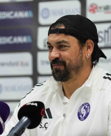 Servet Çetin: "1 kenar, 1 orta saha oyuncusunu kadromuza katarsak daha iyi takım olacağız"