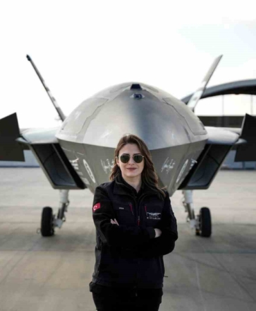 Türkiye’nin ilk insansız savaş uçağı KIZILELMA’nın kadın pilotu