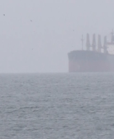 İstanbul Boğazında makine arızası yapan gemi Ahırkapı’ya demirletildi