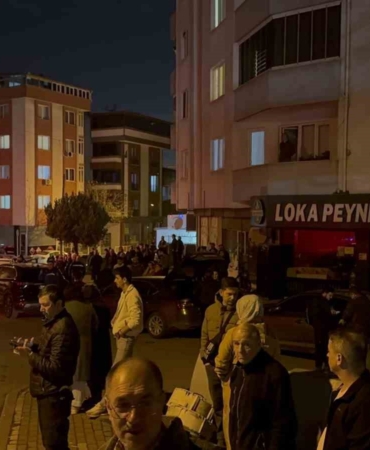 Gebze’de 5 katlı apartmanın girişinde çökme oluştu: Vatandaşlar tahliye edildi